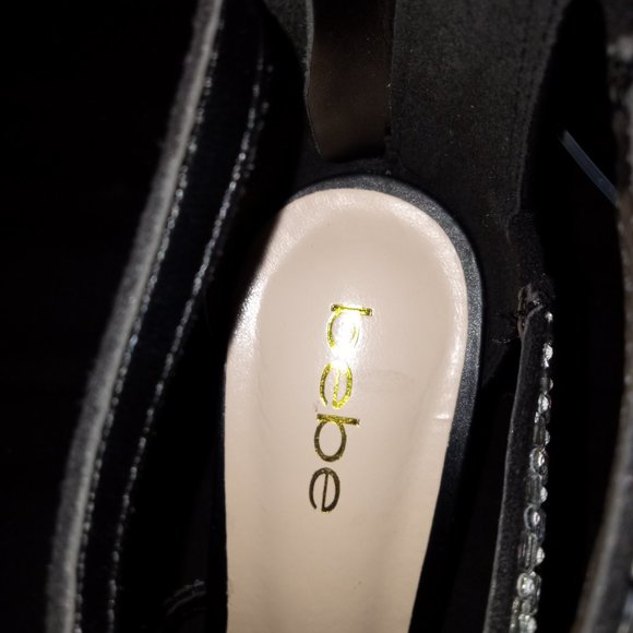 Brand New Women 👠 Heels In Size 7.4 For $50 - Picture 2 of 4